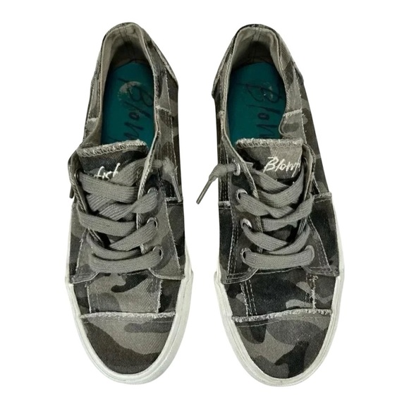Blowfish Malibu Size 7.5 Camo Gray Canvas Sneaker Slip On Casual Comfy - Picture 3 of 9